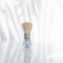 Load image into Gallery viewer, Premiere Dusting Silk Powder Body Brush