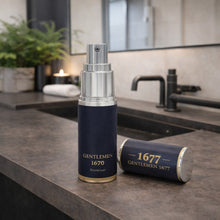Load image into Gallery viewer, Gentlemen 1677 Grooming Powder Spray