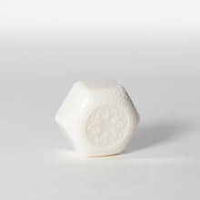Load image into Gallery viewer, Premiere White Cream 3oz Soap, Crystal Dish