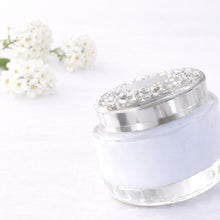 Load image into Gallery viewer, Momentous Iconic Body Cream Jar
